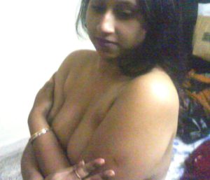 desi aunty naked boobs