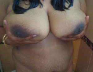 desi bhabhi hot boobs photo