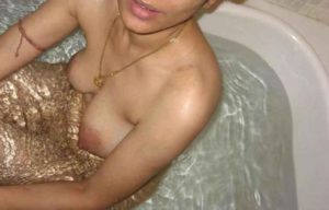desi teen bathing naked