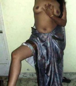 hot pose bhabhi naughty boobs