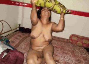 Desi Aunty full nude bed
