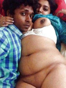 Desi Couple hot chubby girl nude with bf