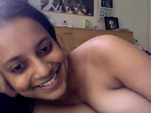 amateur desi bhabhi cute smile image