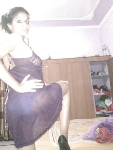 amateur desi bhabhi sexy dress pic