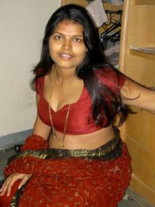 desi desi bhabhi removing saree blouse