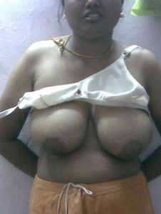 desi nude bhabhi removing bra showing mast tits