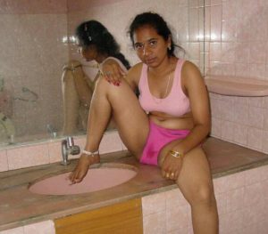 desi south indian bhabhi bathroom sexy pictures