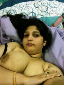 hot busty boobs wali wife ki nude selfie