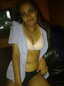 hot desi girl removinger her cloths