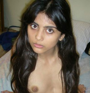 indian school girl showing sexy round boobs