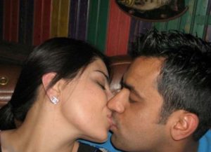 lover indian bhabhi lip locking photo