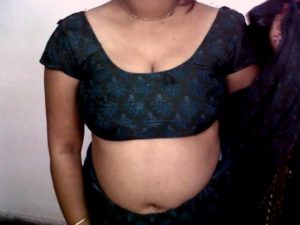 sexy indian milf removing saree