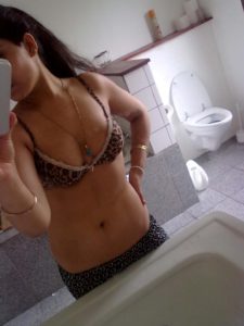 slim sexy mamme nude indian teen selfie