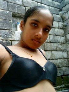 small boobs desi indian girl nude photos