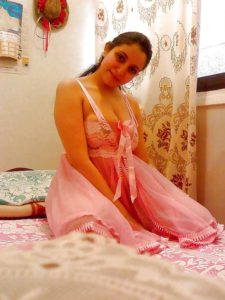 Amateur Aunty in nighty hot