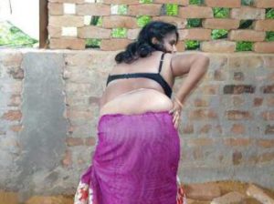 Desi Aunty big round ass