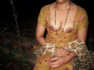 Desi Aunty nude boobs hot