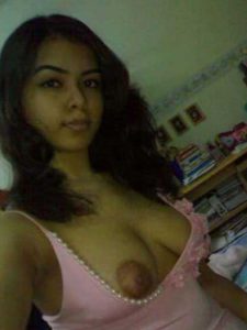 desi babe flashing naked boobs