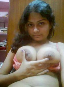 desi babe hot nude boobs pic selfie