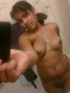 desi babe nude bathroom selfie