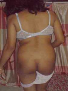 desi bhabhi removing panty