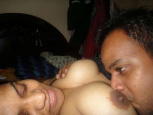 hot couple sucking chuchi xxx image