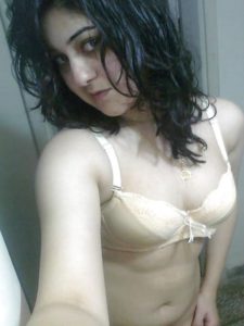 indian girl xxx naked selfie