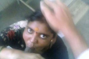 indian tamil bhabhi sucking desi dick
