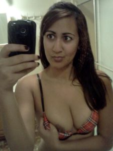 naked amateur desi girl chuchi leaked selfie