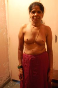 sexy desi milf showing her naked boobs