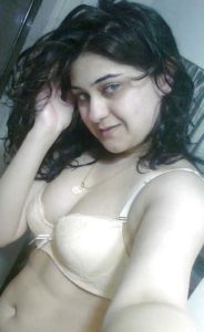 sexy indian chubby hottie naked photo