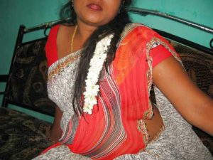 Amateur Aunty hot in saaree pic