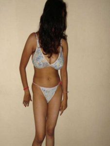 Amateur Babe hot bikini pic