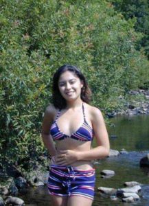 Amateur Babe hot outdoors posing pic