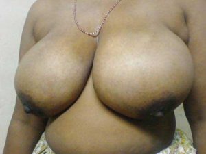 Amateur Bhabhi big round tits