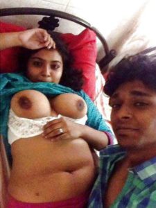 Amateur Couple show big brown boobs pic