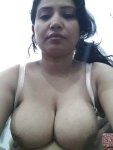 Amateur Housewife nude big boobs image