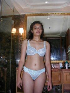 Amateur Teen hot in underwear pic