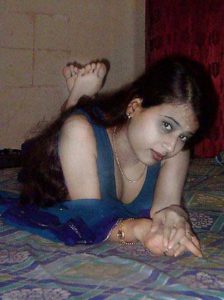 DEsi Bhabhi sexy pic in bed