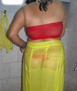 Desi Aunty Bathing nude big ass pic