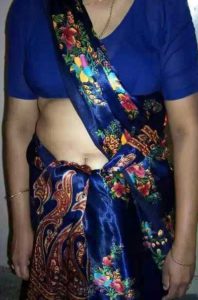 Desi Aunty hot in saaree pic