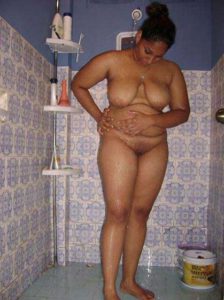 Desi Aunty nude bathroom big boobs pic
