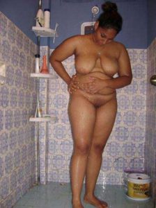 Desi Aunty nude bathroom big boobs pic