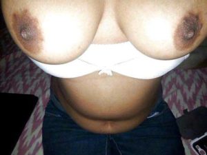 Desi Babe big round boobs nude pic