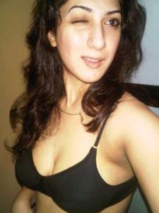 Desi Babe hot big boobs selfie