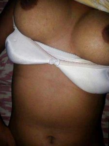 Desi Babe hot big tits nude pic