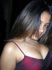 Desi Babe hot cleavage pic
