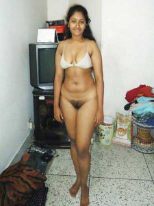 Desi Babe nude hairy pussy pic