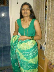 Desi Bhabhi Hot green saare pic