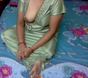 Desi Bhabhi big boobs nude in nighty pi